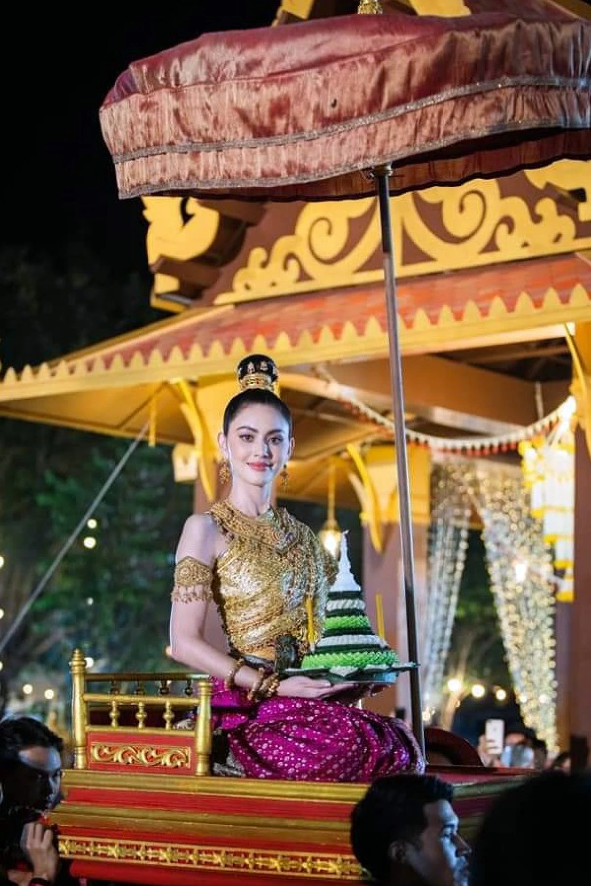 แต่งชุดไทยไปลอยกระทงกรุงเก่า ณ วัดมหาธาตุ อุทยานประวัติศาสตร์พระนครศรีอยุธยา