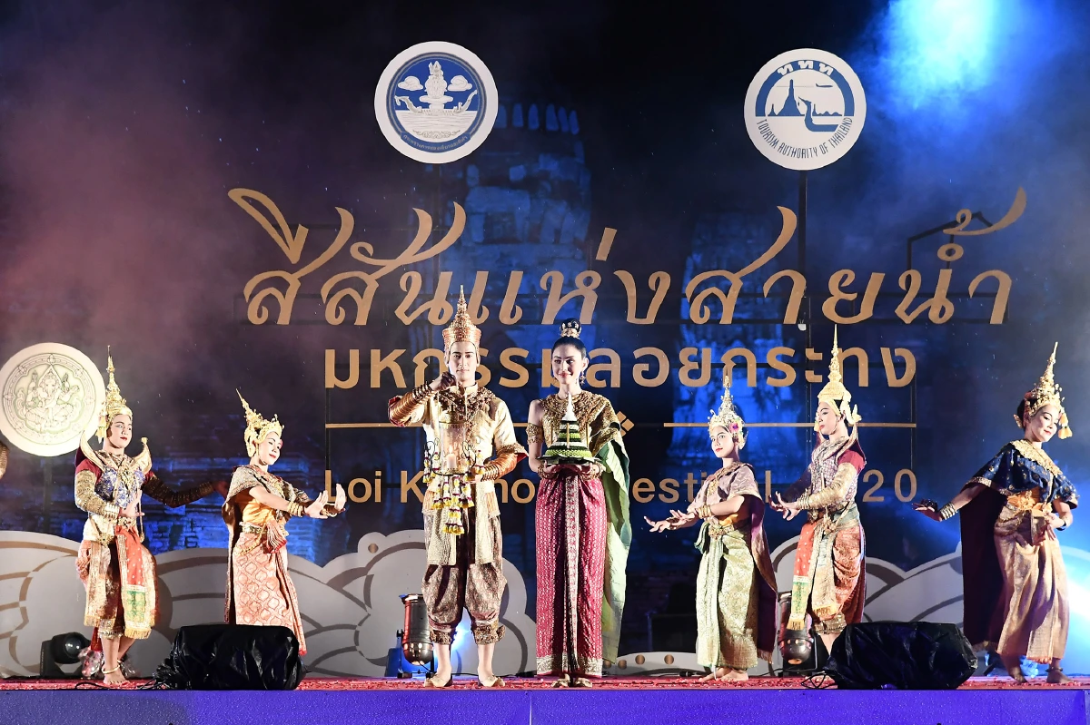 แต่งชุดไทยไปลอยกระทงกรุงเก่า ณ วัดมหาธาตุ อุทยานประวัติศาสตร์พระนครศรีอยุธยา