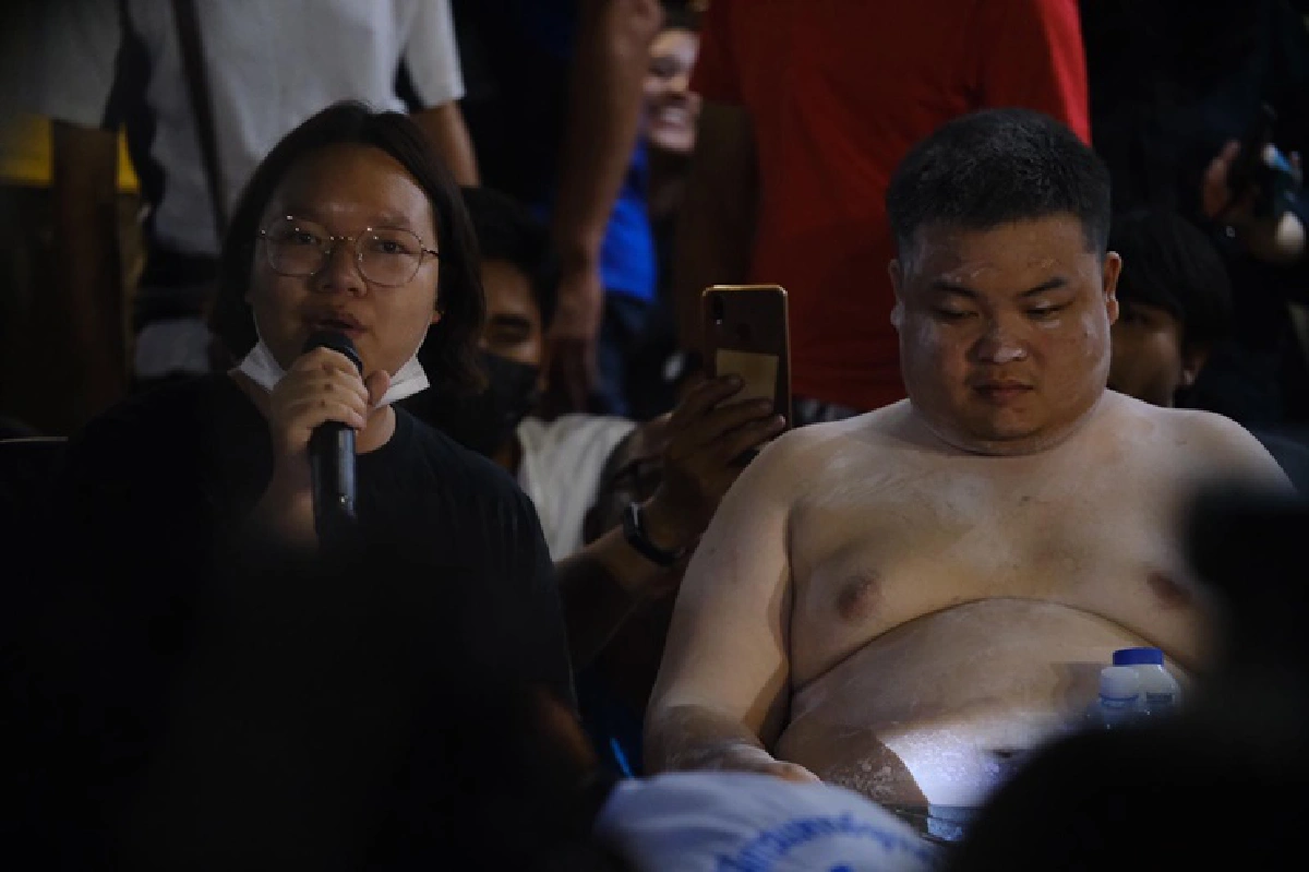 ส่งตัว"เพนกวิน-รุ้ง"เข้ารพ.หลังสอบสวนเสร็จ ตร.อยุธยายื่นขอฝากขังต่อ