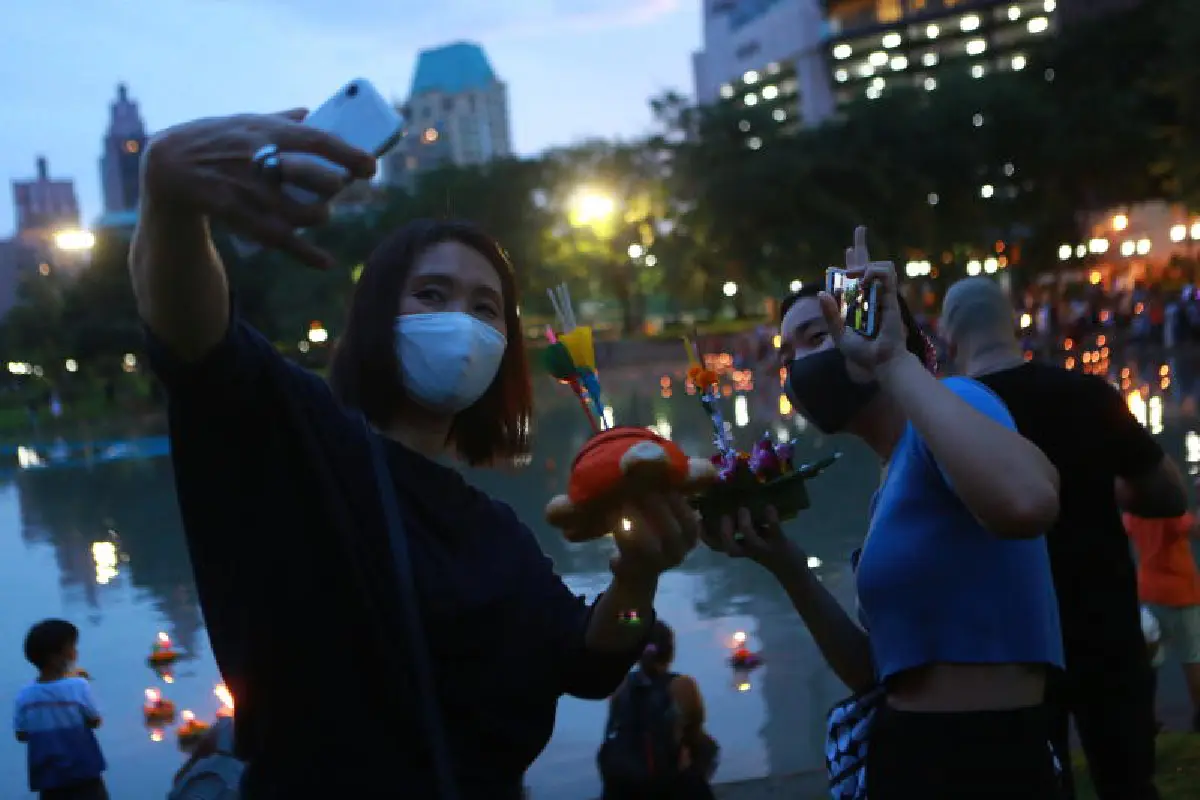 รวมภาพลอยกระทง63 กรุงเทพฯคึกตรงกับคืนฮาโลวีน