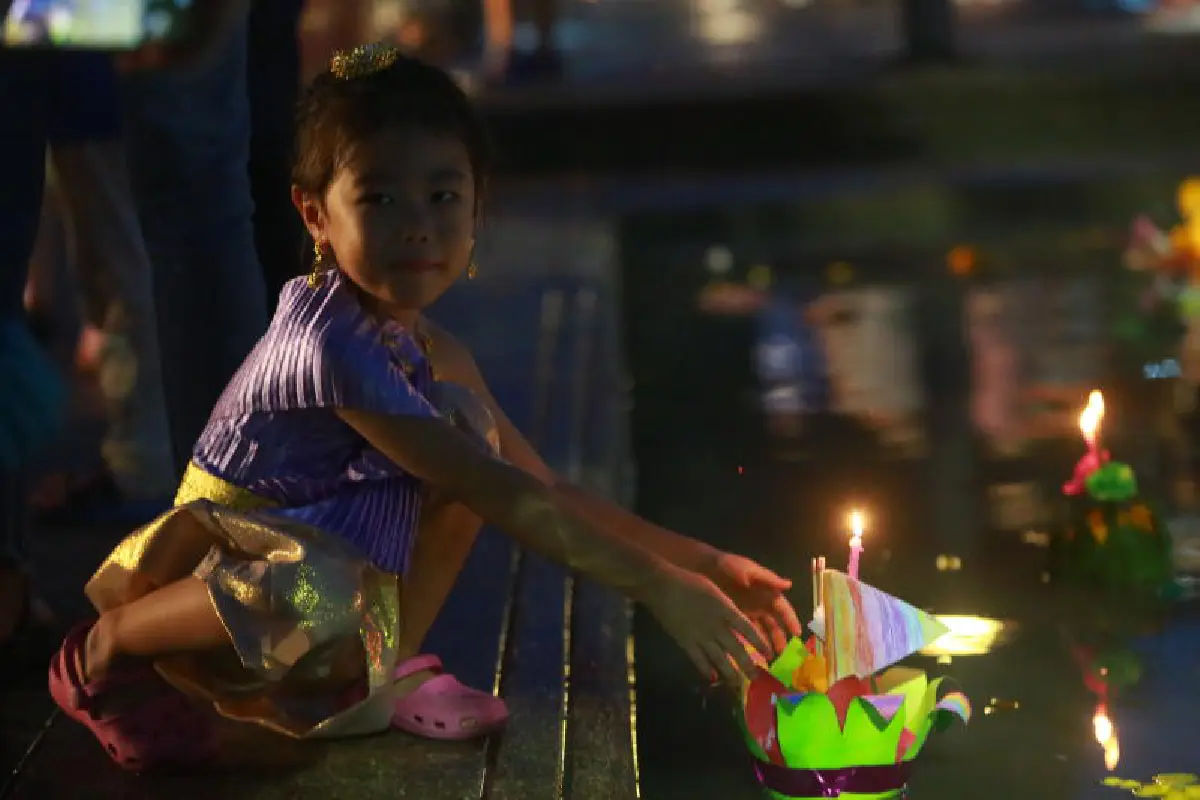 รวมภาพลอยกระทง63 กรุงเทพฯคึกตรงกับคืนฮาโลวีน