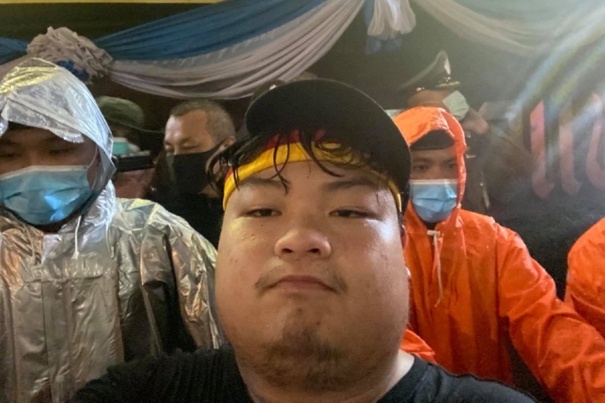 "เพนกวิน"ปูดมีคำสั่งให้จัดการแกนนำลั่นยอมอุทิศทุกอย่างแม้ชีวิต "เพนกวิน"ปูดมีคำสั่งให้จัดการแกนนำลั่นยอมอุทิศทุกอย่างแม้ชีวิต