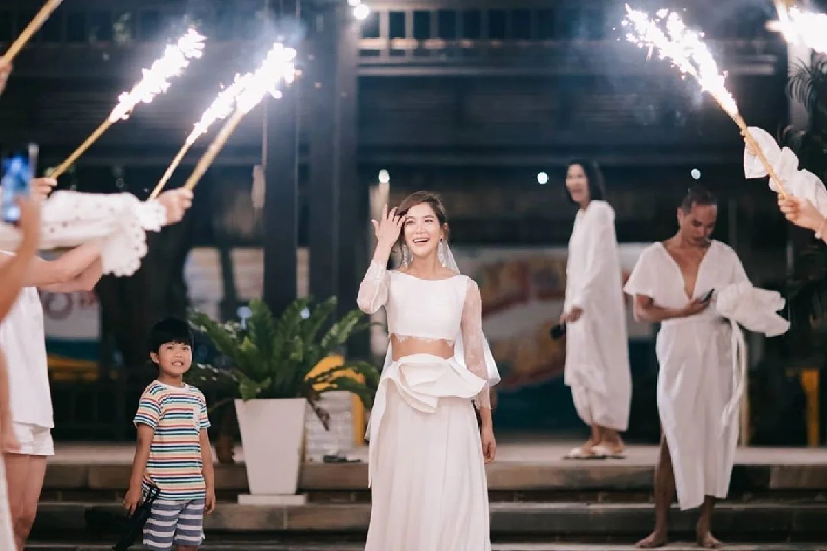  "ก้อย รัชวิน" นับถอยหลังวิวาห์ "ตูน บอดี้สแลม" เชิญแขกหลักพัน มีของชำร่วย 5 อย่าง