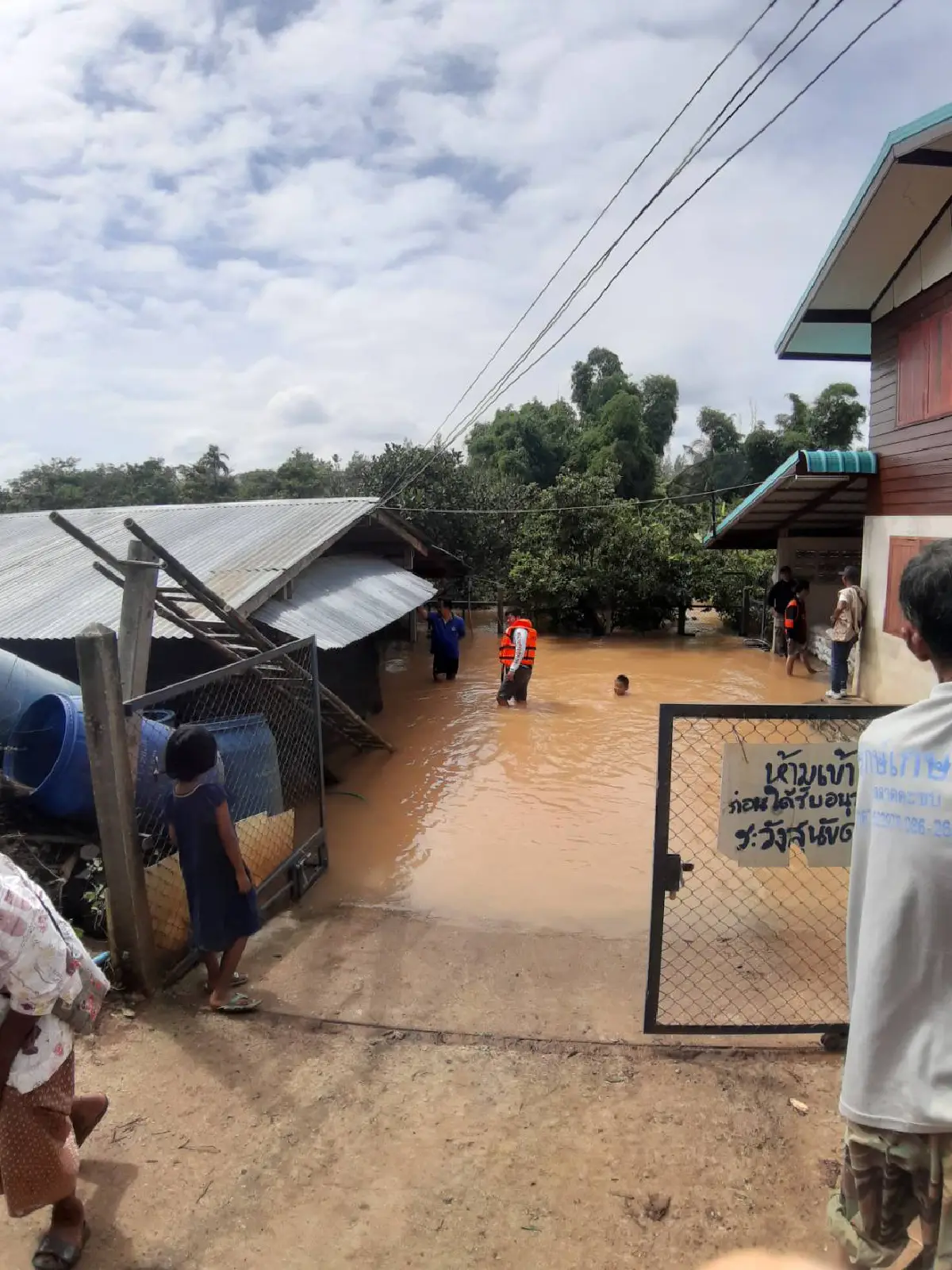 น้ำป่าทะลักท่วมโคราช-ปราจีนฯ อุโมงค์เขาใหญ่- ทับลานเจอท่วมหนักรถผ่านไม่ได้ 