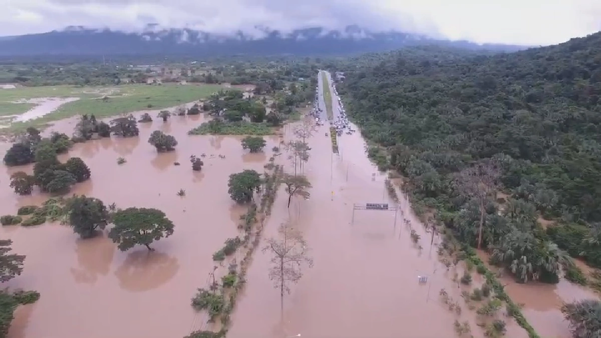 น้ำป่าทะลักท่วมโคราช-ปราจีนฯ อุโมงค์เขาใหญ่- ทับลานเจอท่วมหนักรถผ่านไม่ได้ 