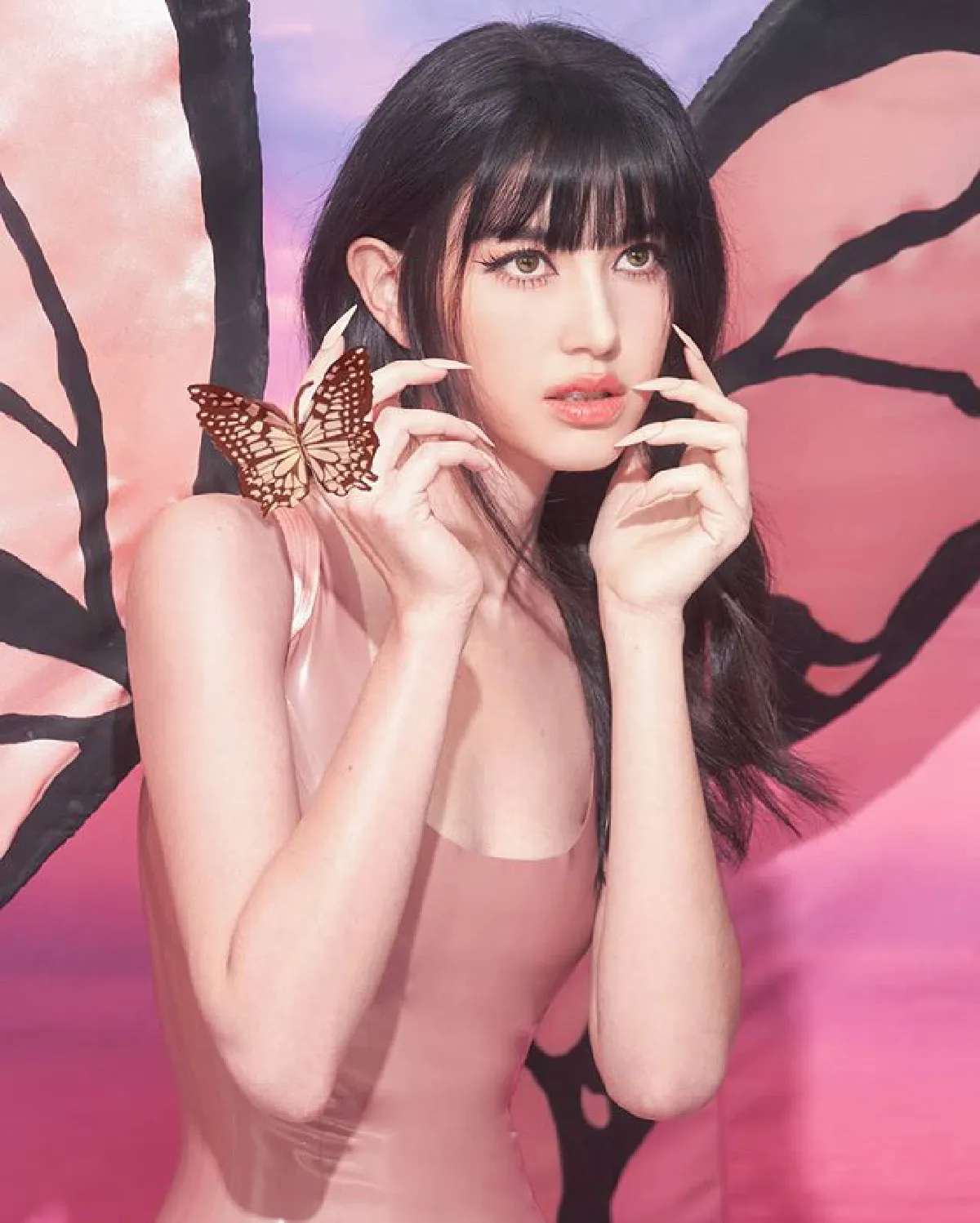 “ใหม่ ดาวิกา" สวมชุดลาเท็กซ์รัดรูปในตำนาน อวดหุ่นปัง “เต๋อ ฉันทวิชช์" ถึงกับร้อง