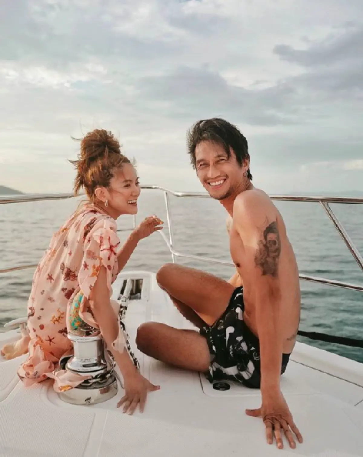  "ก้อย รัชวิน" นับถอยหลังวิวาห์ "ตูน บอดี้สแลม" เชิญแขกหลักพัน มีของชำร่วย 5 อย่าง