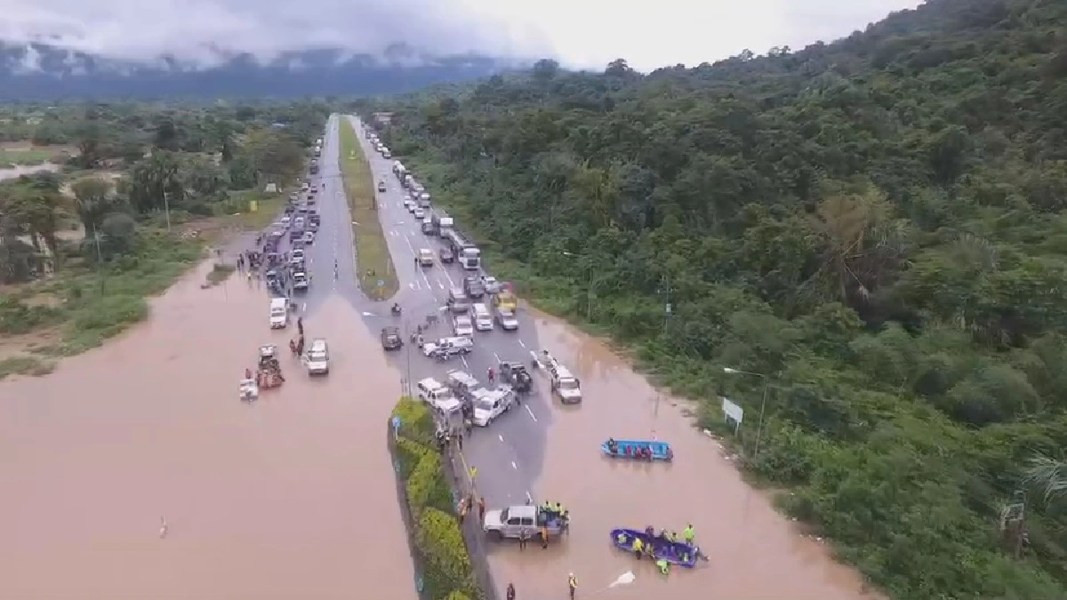 น้ำป่าทะลักท่วมโคราช-ปราจีนฯ อุโมงค์เขาใหญ่- ทับลานเจอท่วมหนักรถผ่านไม่ได้ 