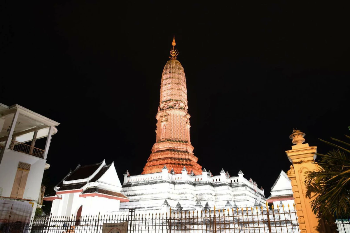 MEA ตกแต่งไฟประดับโบราณสถาน สืบสานประเพณีไทยวันลอยกระทง