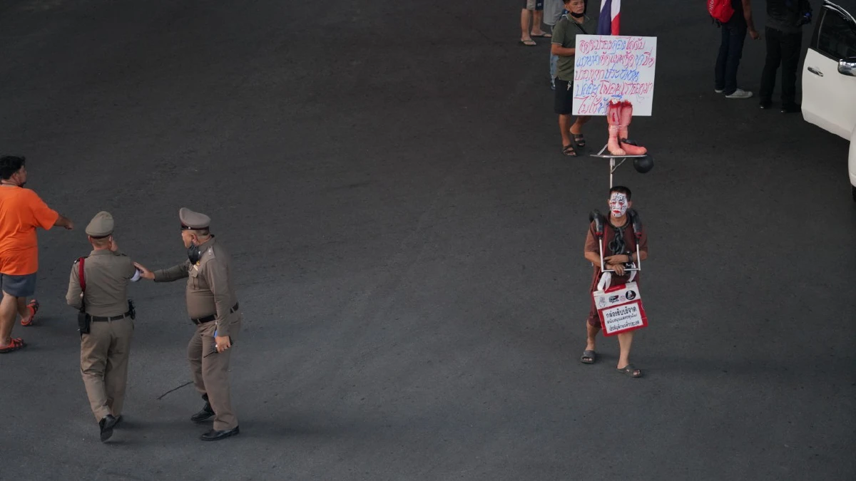 "ม็อบราษฎรฝั่งธน" นัดชุมนุมMRTท่าพระ เผยเจอโยนระเบิดปิงปองใส่