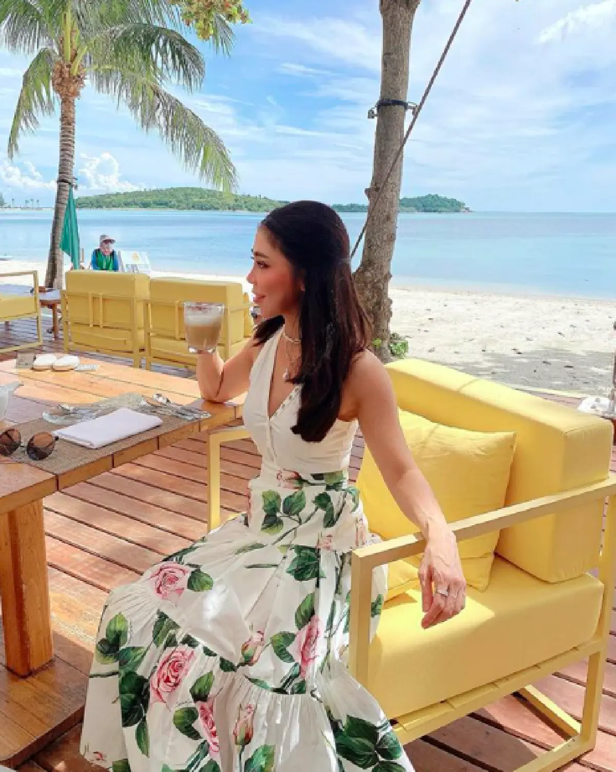 "ส้ม ชนัดดา" แม่ “พีช พชร” อวดหุ่นปังเรียวขาสวยในชุดว่ายน้ำ แต่ละชุดแซ่บมาก 