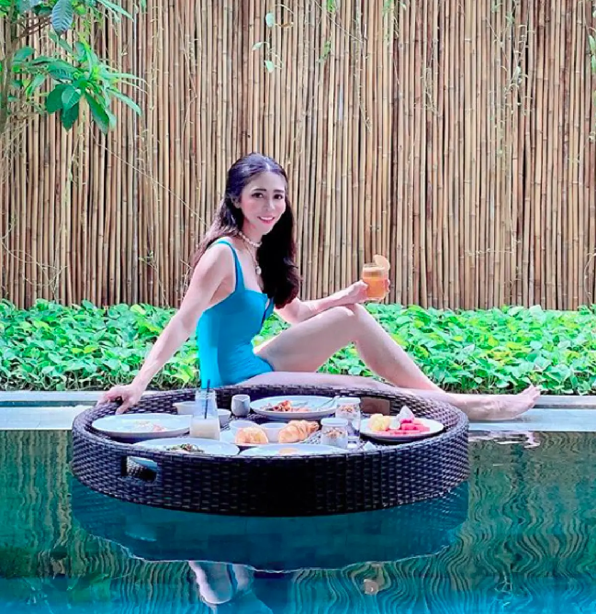 "ส้ม ชนัดดา" แม่ “พีช พชร” อวดหุ่นปังเรียวขาสวยในชุดว่ายน้ำ แต่ละชุดแซ่บมาก 