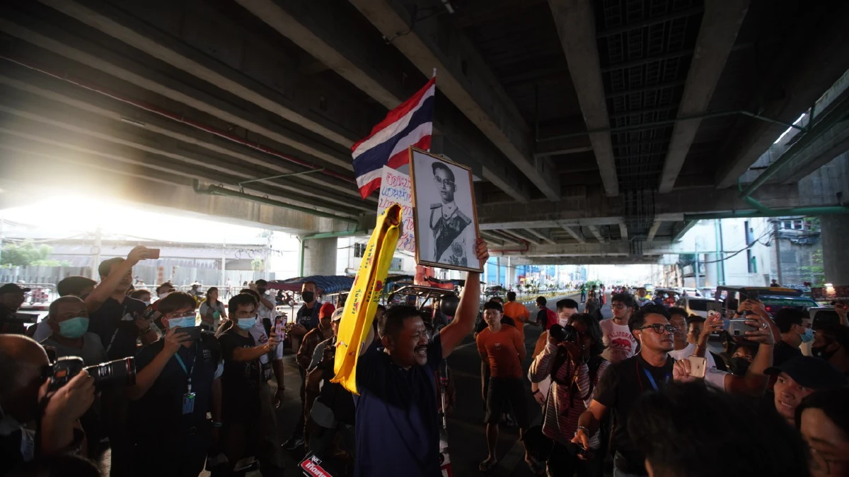 "ม็อบราษฎรฝั่งธน" นัดชุมนุมMRTท่าพระ เผยเจอโยนระเบิดปิงปองใส่