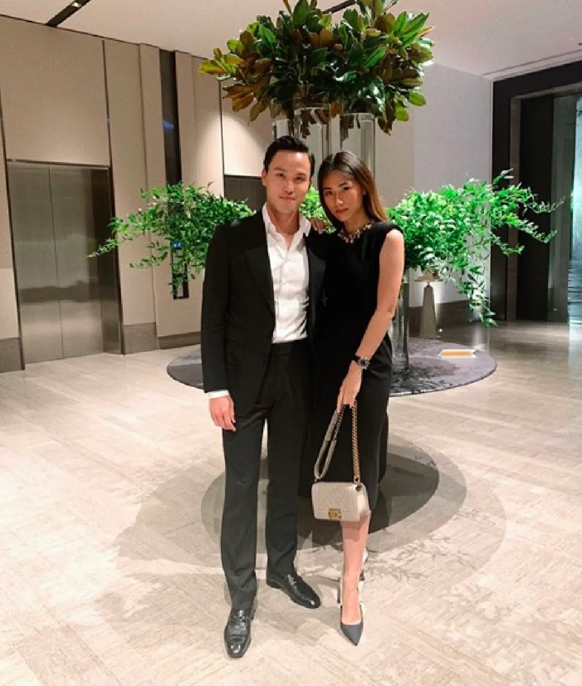 "เพลง ชนม์ทิดา" กอดให้กำลังใจ "เป๊ก เศรณี" เข้ากรมวันแรก 