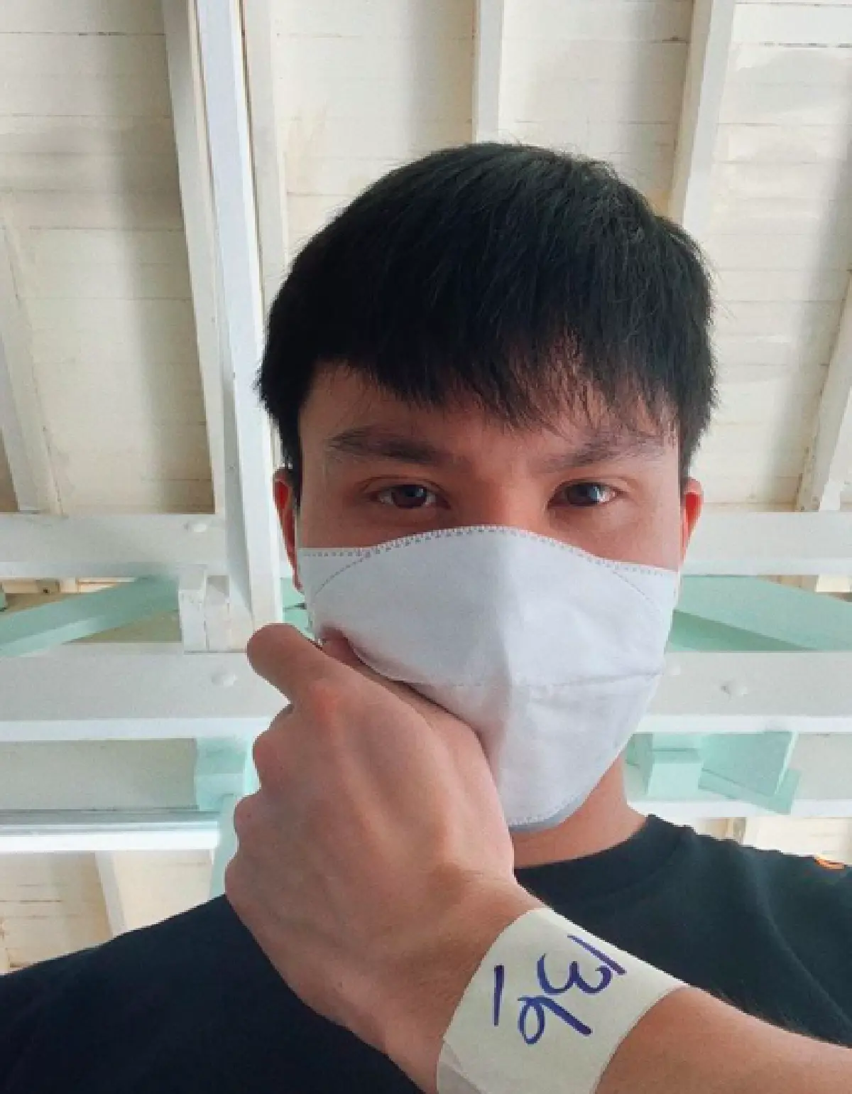 "เพลง ชนม์ทิดา" กอดให้กำลังใจ "เป๊ก เศรณี" เข้ากรมวันแรก 