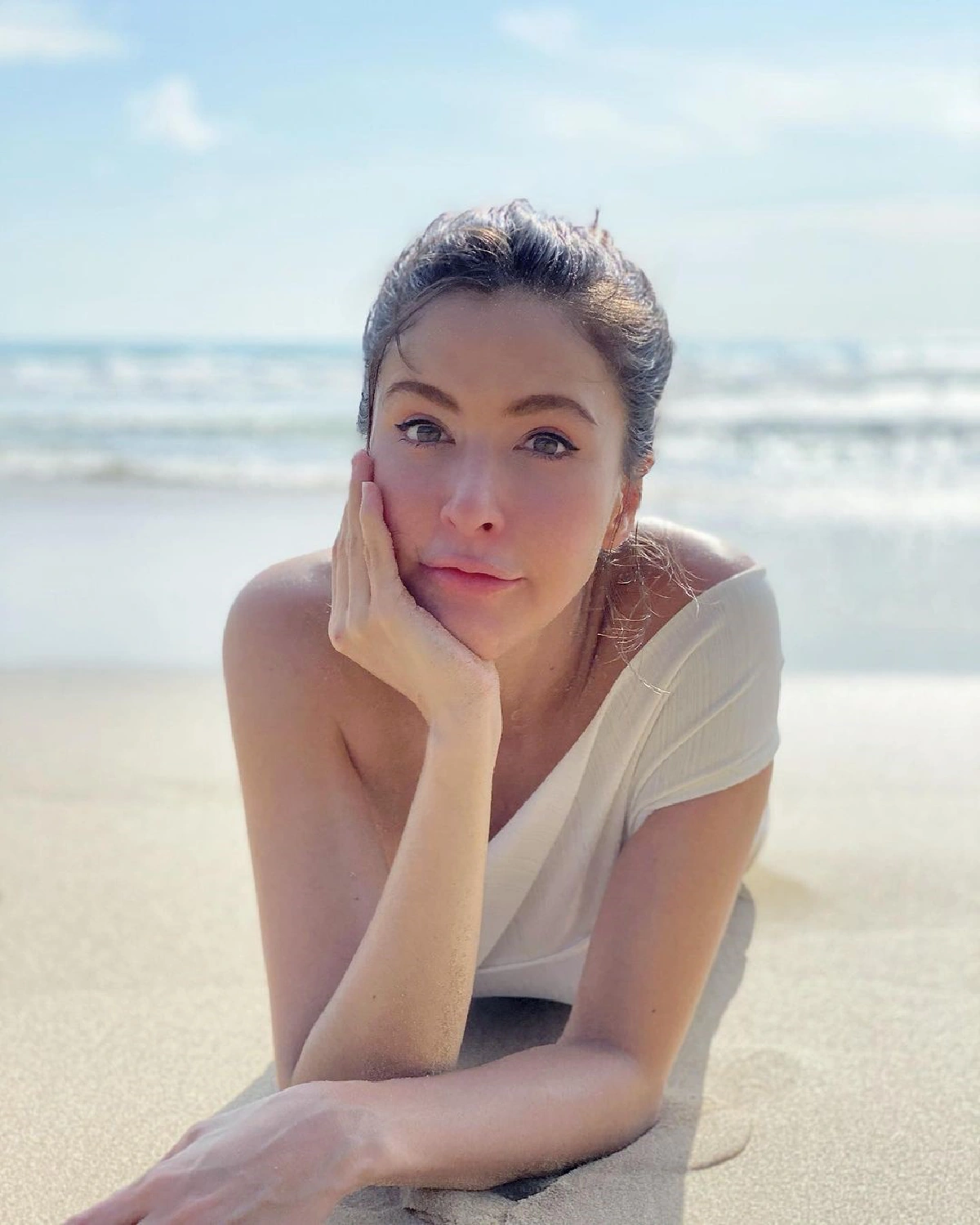  “ศรีริต้า" ควงแขน "กรณ์ ณรงค์เดช" เที่ยวทะเลชิลๆ ทริปนี้แซ่บคูณสองเลย