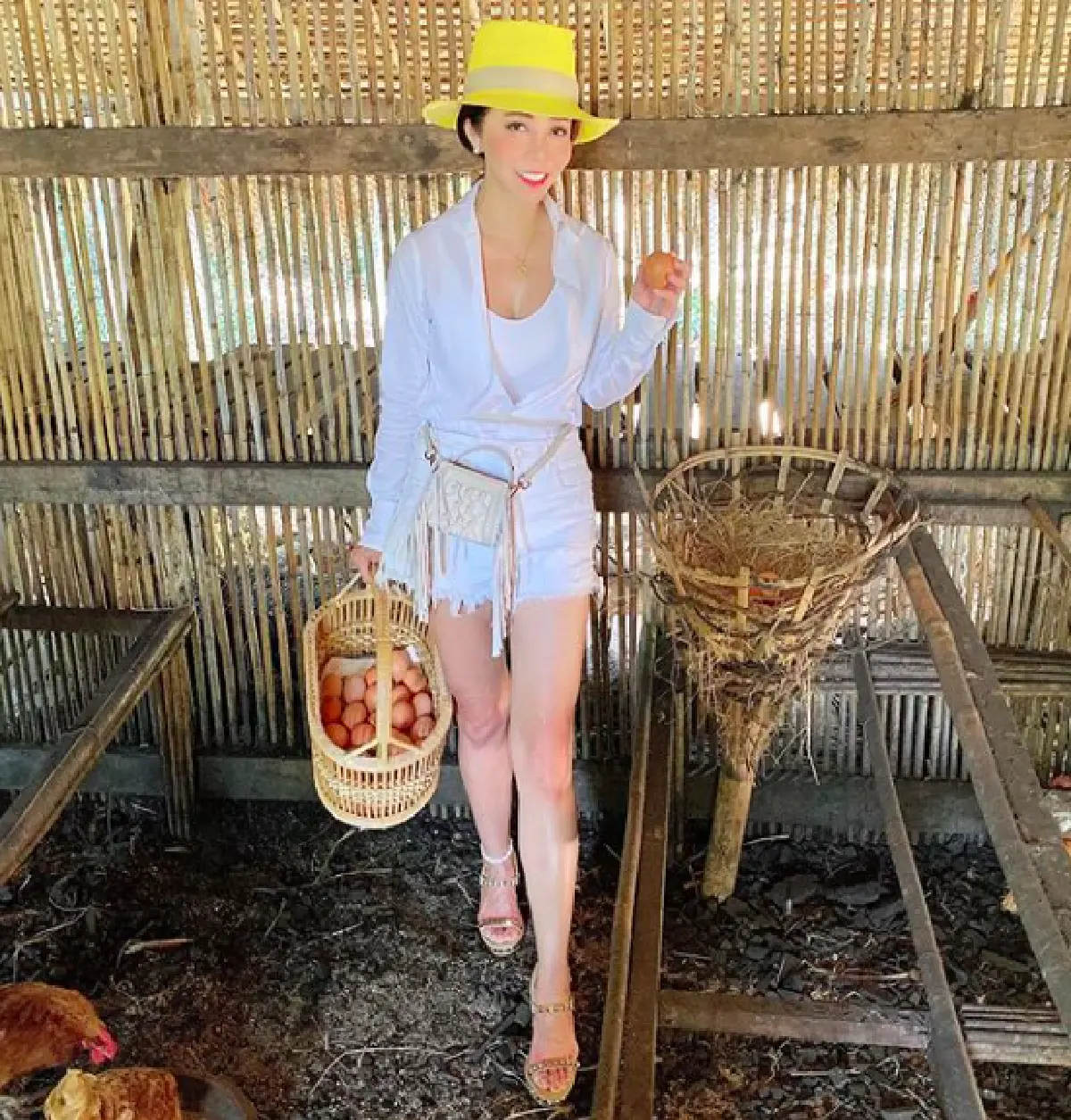 "ส้ม ชนัดดา" แม่ “พีช พชร” อวดหุ่นปังเรียวขาสวยในชุดว่ายน้ำ แต่ละชุดแซ่บมาก 