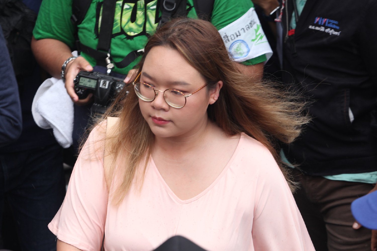 ศาลแขวงปทุมวันยกคำร้องฝากขัง-เพิกถอนหมายจับ "รุ้ง" คดีชุมนุมสกายวอล์ค ศาลแขวงปทุมวันยกคำร้องฝากขัง-เพิกถอนหมายจับ "รุ้ง" คดีชุมนุมสกายวอล์ค