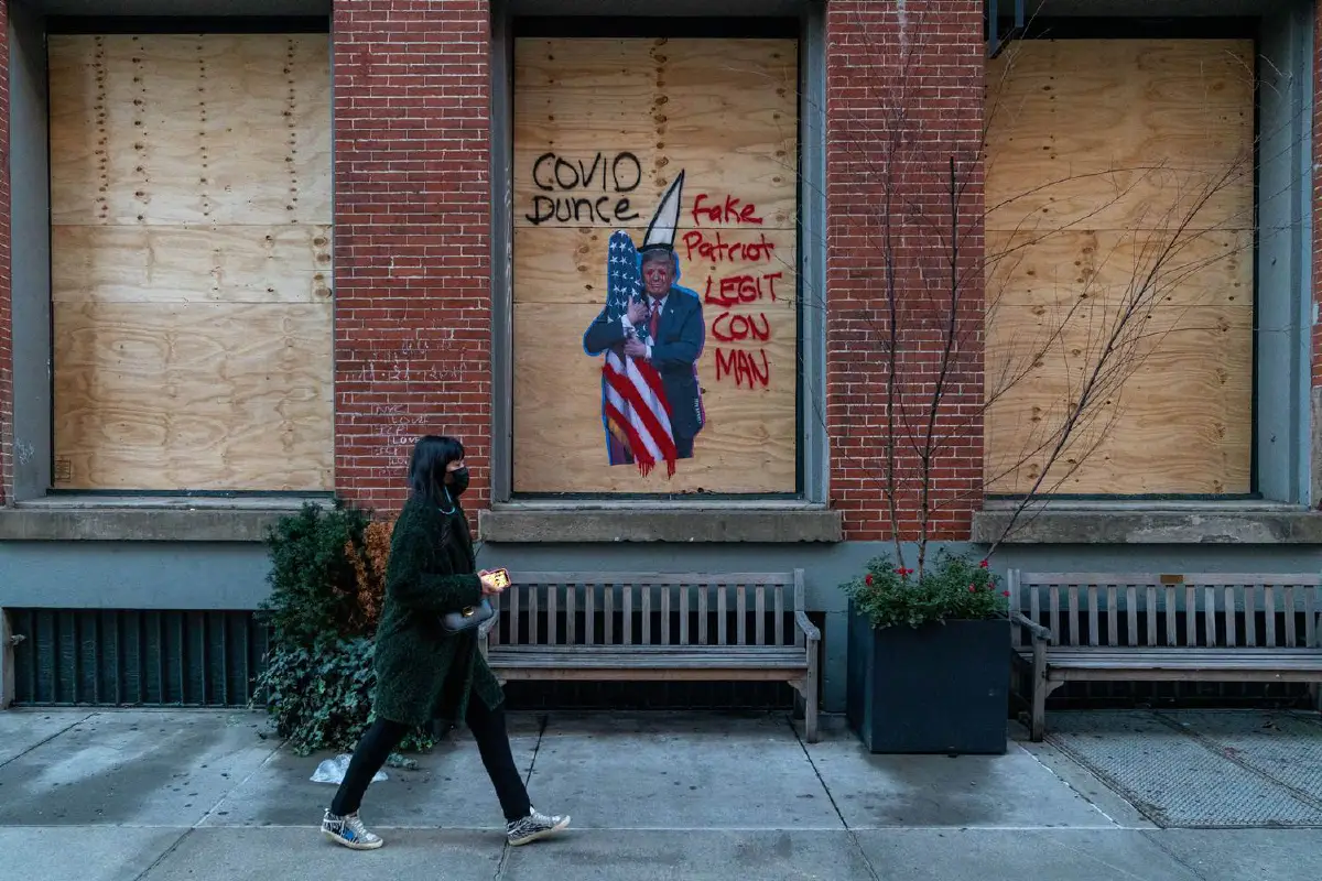 ย่านธุรกิจแห่ใช้ไม้กระดานปิดหน้าร้านหวั่นจลาจลหลังเลือกตั้ง 