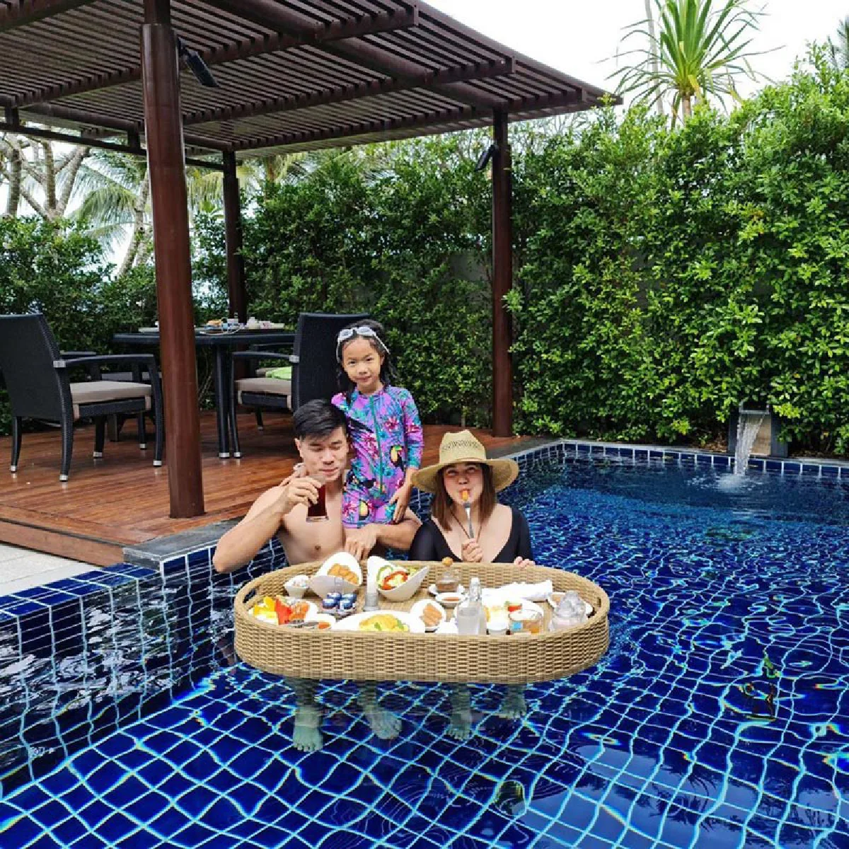 อบอุ่นแบบครอบครัว! พิมพ์ พิมพ์มาดา ควง เชฟฟาง พาลูกสาวเที่ยวทะเล