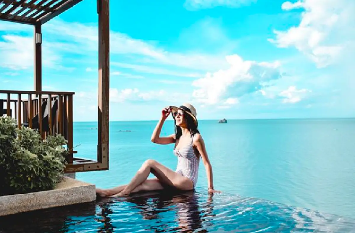 “รถเมล์ คะนึงนิจ” อวดเอวคอดในชุดว่ายน้ำ สดใส ร่าเริงเป็นที่สุด