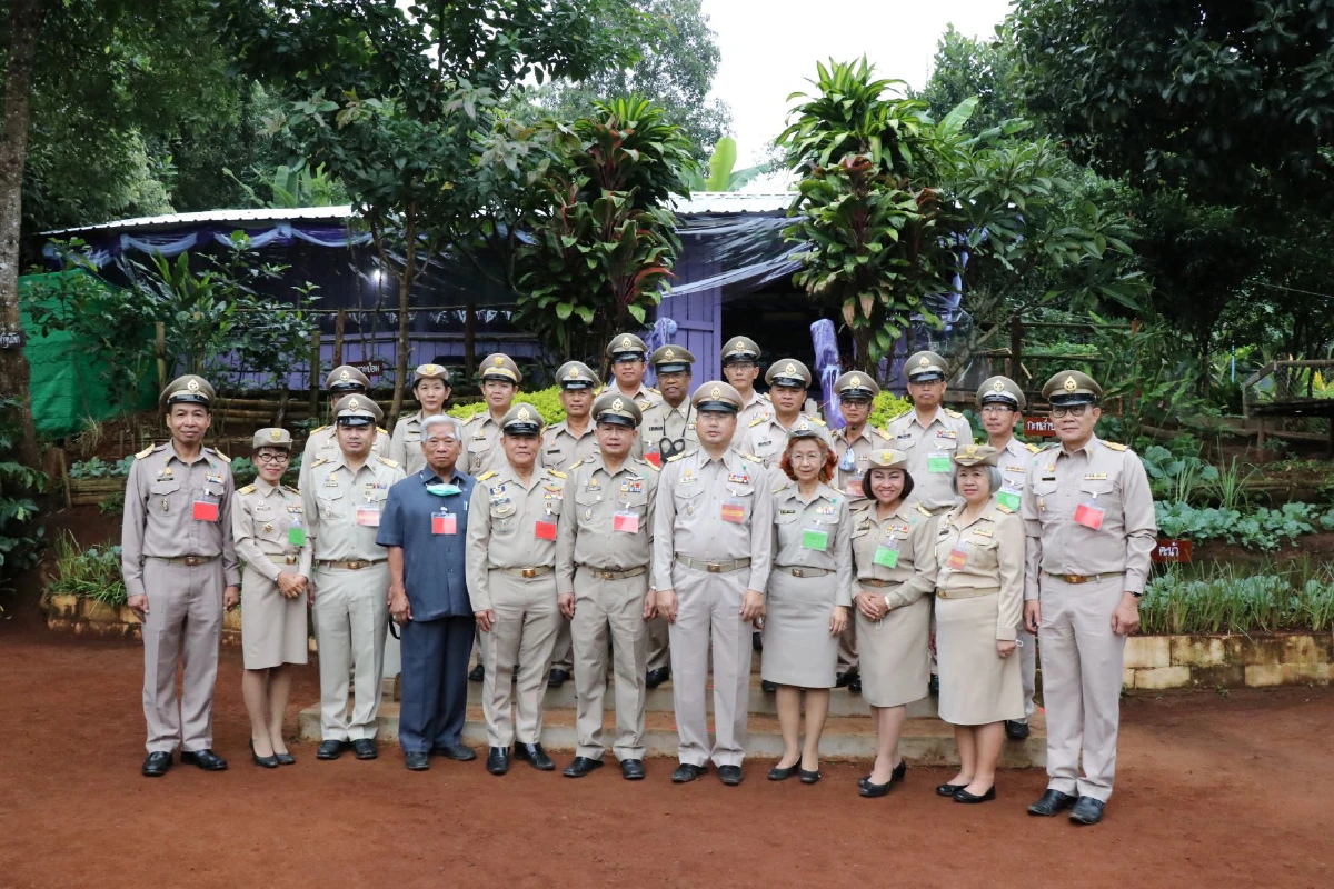 นายสุภัทร จำปาทอง ปลัดกระทรวงศึกษาธิการ นายวรัท พฤกษาทวีกุล เลขาธิการ กศน. และคณะผู้บริหารสำนักงาน กศน.จังหวัด และอำเภอ เข้าพื้นที่เตรียมรับเสด็จ