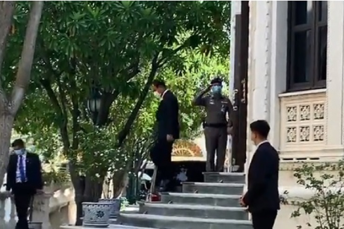 "นายกฯ"ส่ายหัว ปัดตอบลงนามพ.ร.บ.ประชามติ "นายกฯ"ส่ายหัว ปัดตอบลงนามพ.ร.บ.ประชามติ