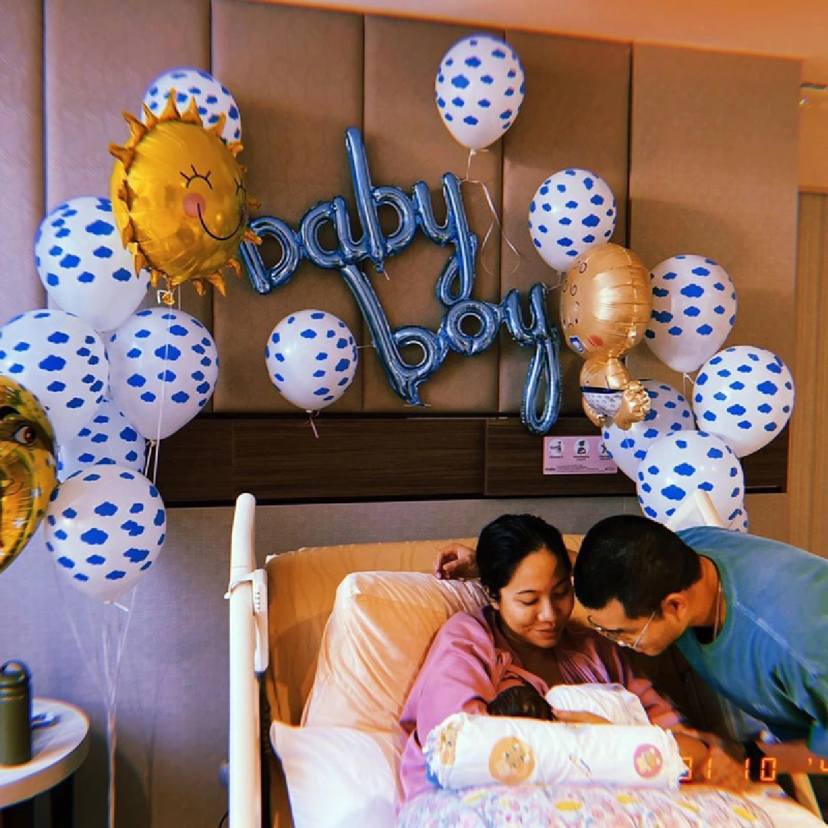 ในหลวง-พระราชินี พระราชทานช่อดอกไม้-เจ้าคุณพระ ให้รถเข็นรับขวัญลูก หญิงแม้น 