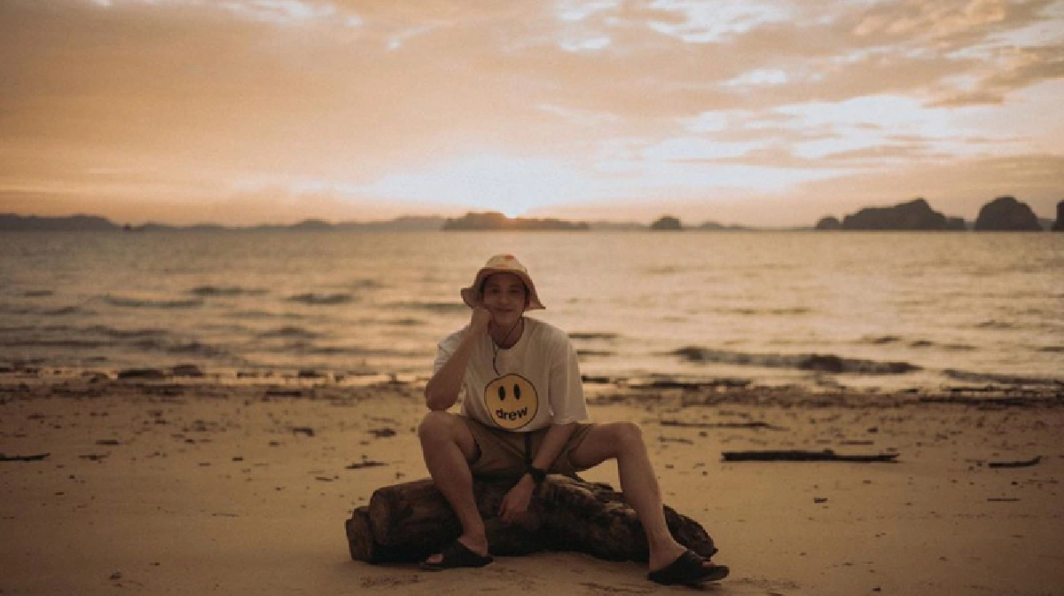 ขาวอมชมพู! เจมส์ จิรายุ ถอดเสื้ออวดหุ่นล่ำกล้ามแน่นเที่ยวทะเลกระบี่