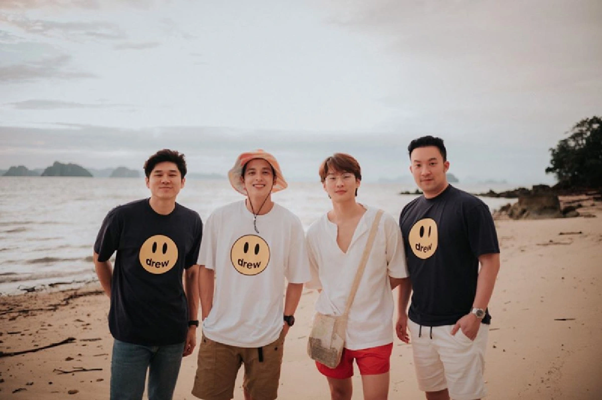 ขาวอมชมพู! เจมส์ จิรายุ ถอดเสื้ออวดหุ่นล่ำกล้ามแน่นเที่ยวทะเลกระบี่