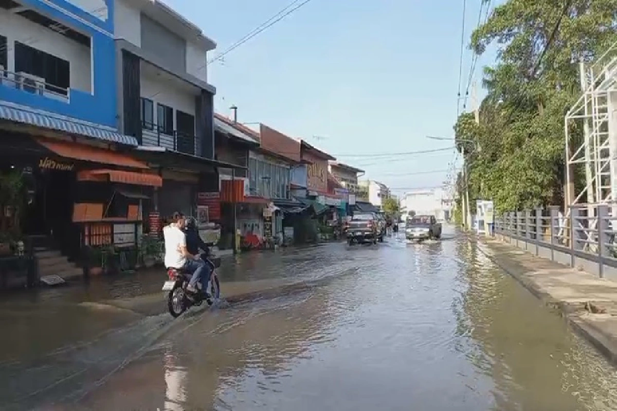มวลน้ำไหลท่วมเทศบาลเมืองปักแล้ว เตือนอำเภอโชคชัยเตรียมพร้อมรับมือ