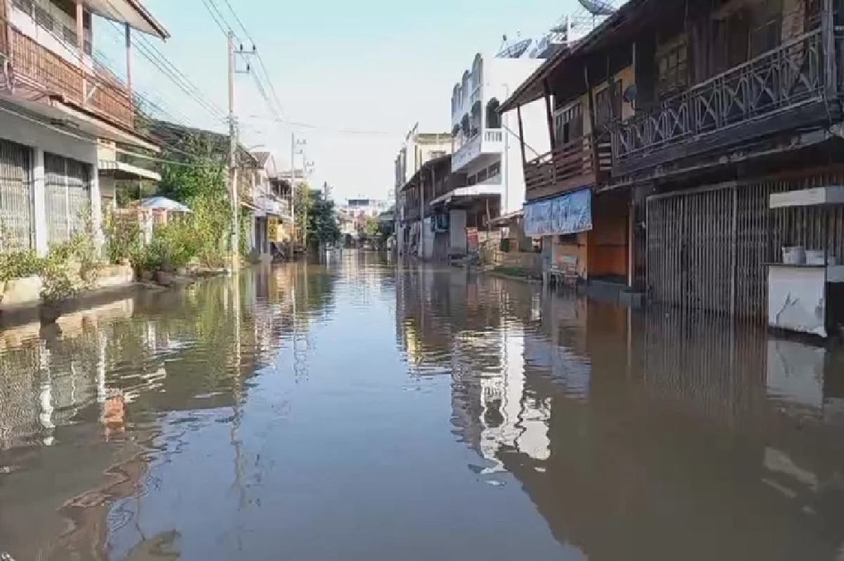 มวลน้ำไหลท่วมเทศบาลเมืองปักแล้ว เตือนอำเภอโชคชัยเตรียมพร้อมรับมือ
