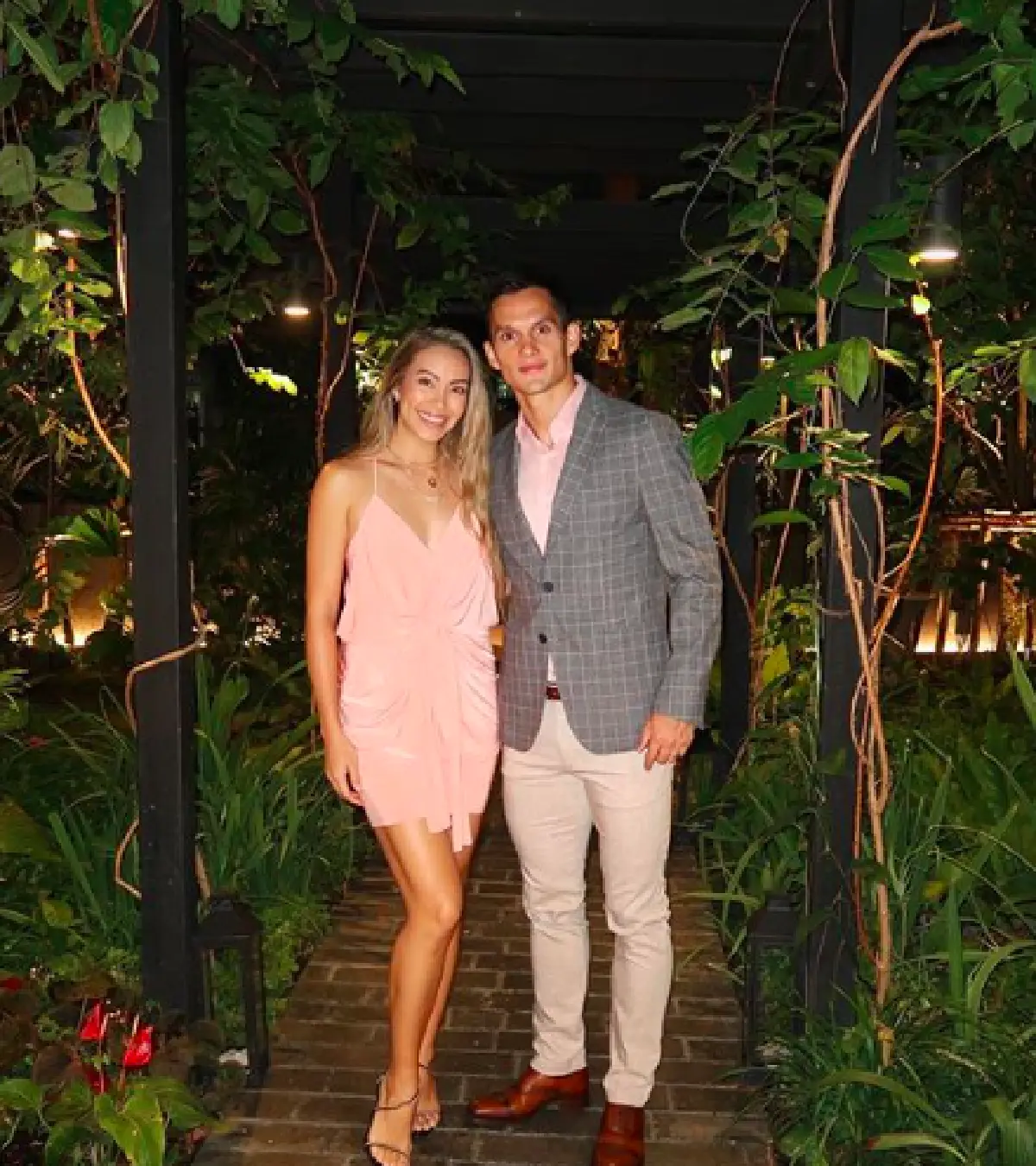 “เทย่า โรเจอร์ส” อวดท้อง 26 สัปดาห์ในชุดว่ายน้ำ หุ่นยังว้าวเกินบรรยาย