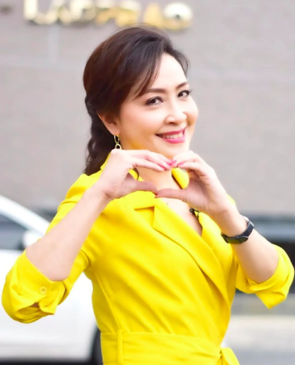 “กวาง กมลชนก” เผยภาพลูกชาย “น้องเน็ต” ใกล้เรียนจบแล้ว! แถมยังหล่อเป๊ะเหมือน “พ่อน็อต” 