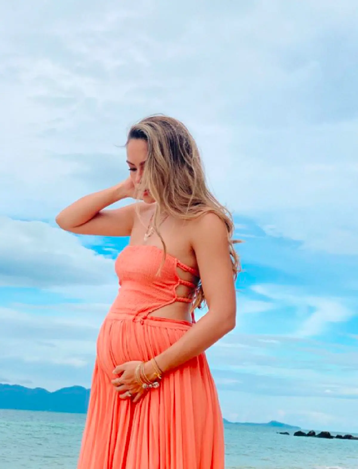 “เทย่า โรเจอร์ส” อวดท้อง 26 สัปดาห์ในชุดว่ายน้ำ หุ่นยังว้าวเกินบรรยาย