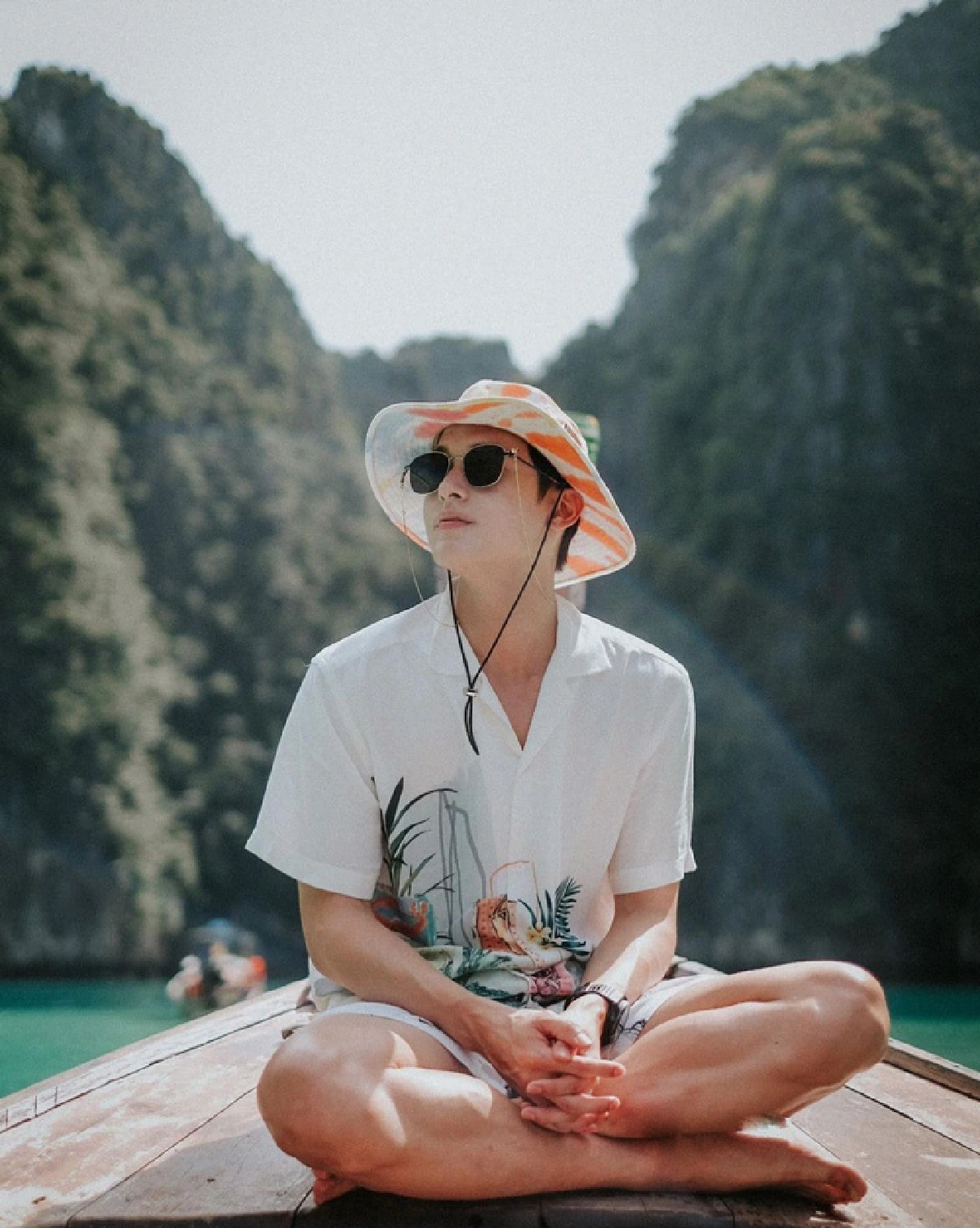 ขาวอมชมพู! เจมส์ จิรายุ ถอดเสื้ออวดหุ่นล่ำกล้ามแน่นเที่ยวทะเลกระบี่