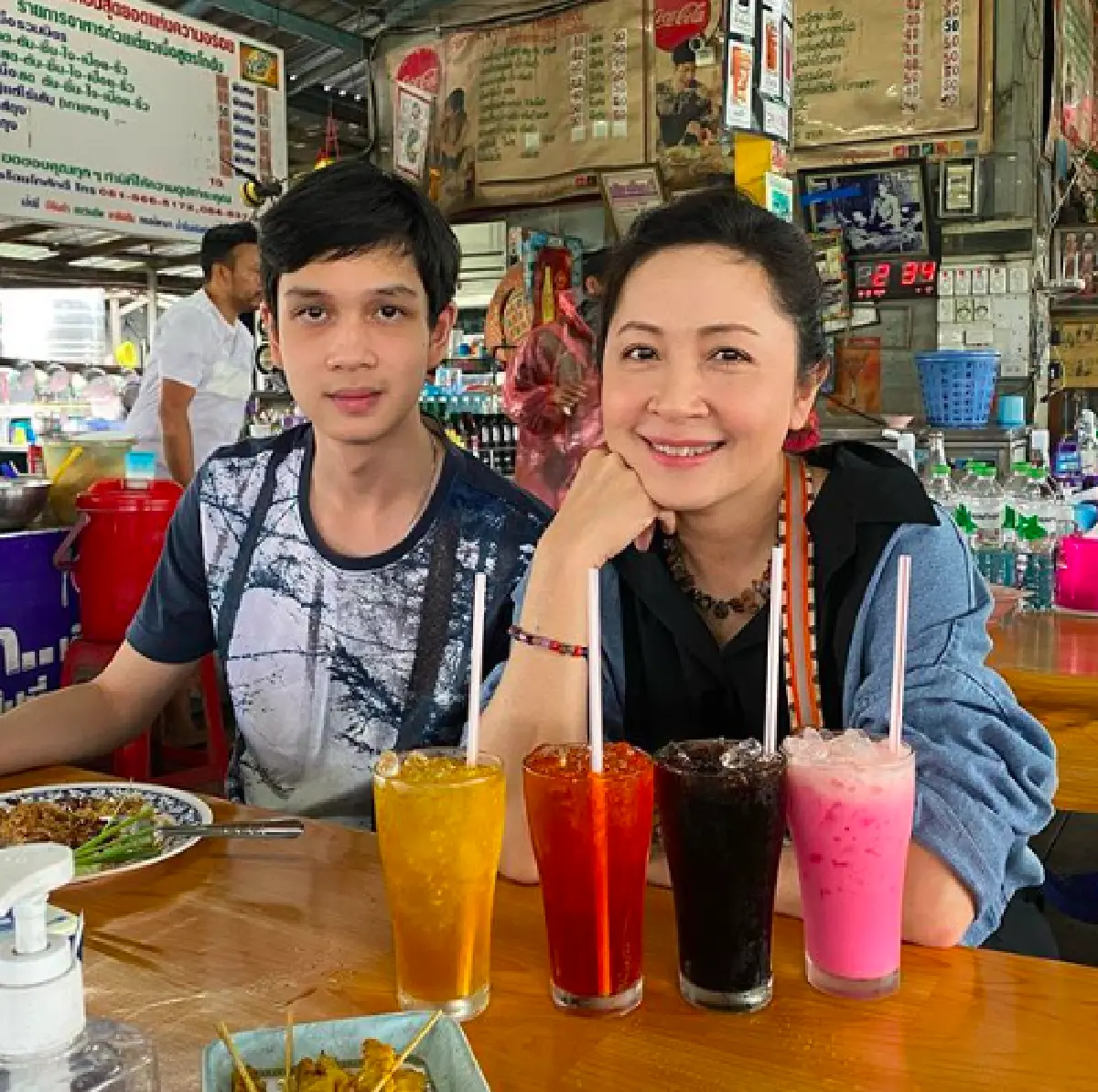 “กวาง กมลชนก” เผยภาพลูกชาย “น้องเน็ต” ใกล้เรียนจบแล้ว! แถมยังหล่อเป๊ะเหมือน “พ่อน็อต” 