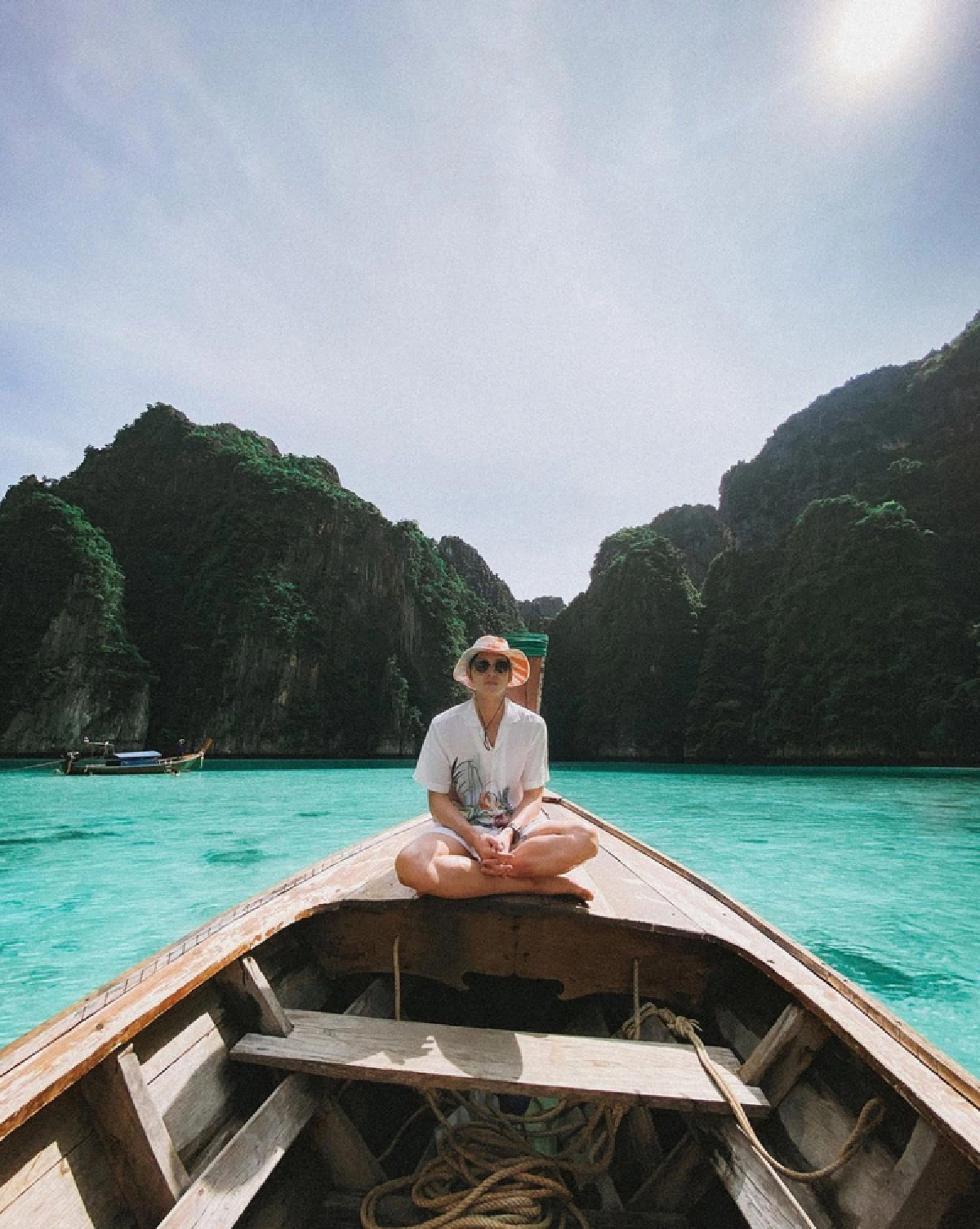 ขาวอมชมพู! เจมส์ จิรายุ ถอดเสื้ออวดหุ่นล่ำกล้ามแน่นเที่ยวทะเลกระบี่