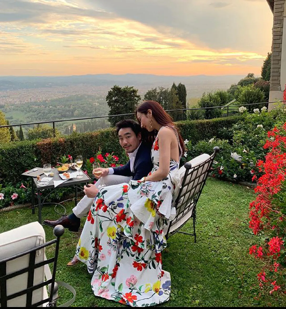 อั้ม พัชราภา หลุดขำ! ไฮโซพก แซวชุดแบรนด์เนมที่ใส่มาดินเนอร์ 