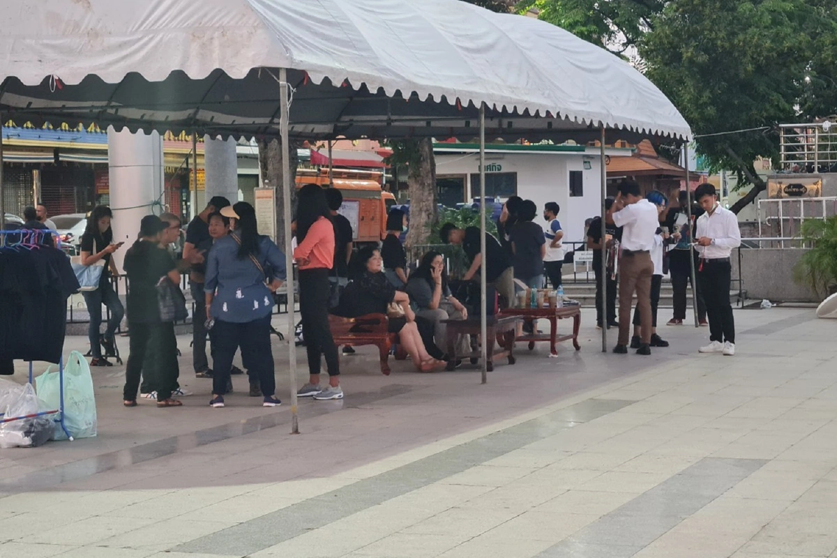 ม็อบเยาวชนโคราชเจอป้ายปกป้องสถาบันต้องเลื่อนเวลาจัดชุมนุม