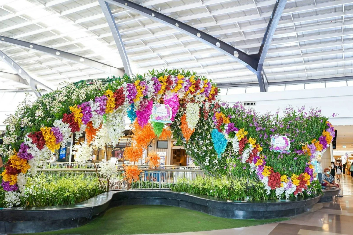 ชมประติมากรรมดอกกล้วยไม้นับแสนดอกในคอนเซ็ปต์ 'ความงามอันลึกลับใต้ท้องทะเลลึก'