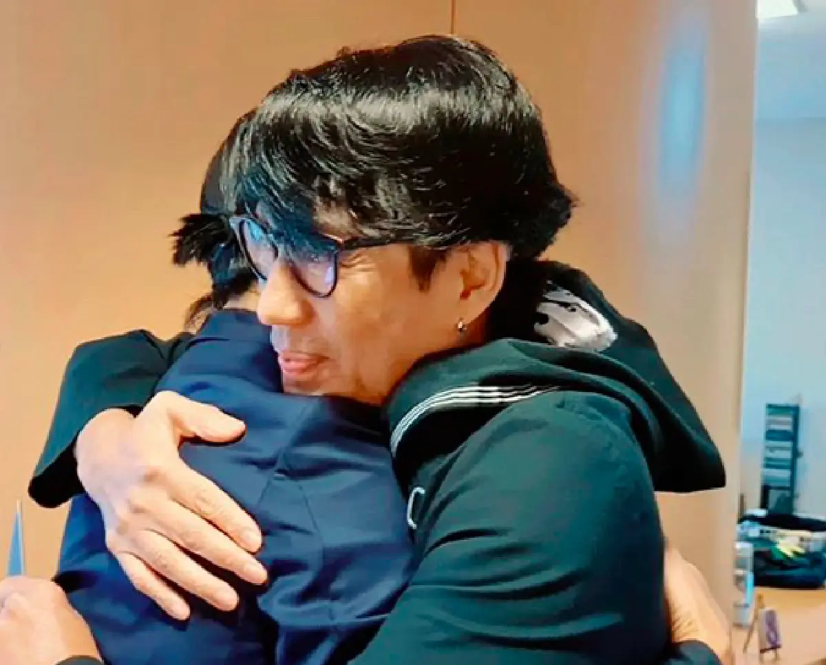 “ก้อย” ควง “ตูน บอดี้สแลม” แจกการ์ดงานแต่งให้ “พี่เบิร์ด” โผเข้ากอดเสียงสั่น ตื่นเต้นหนัก! 