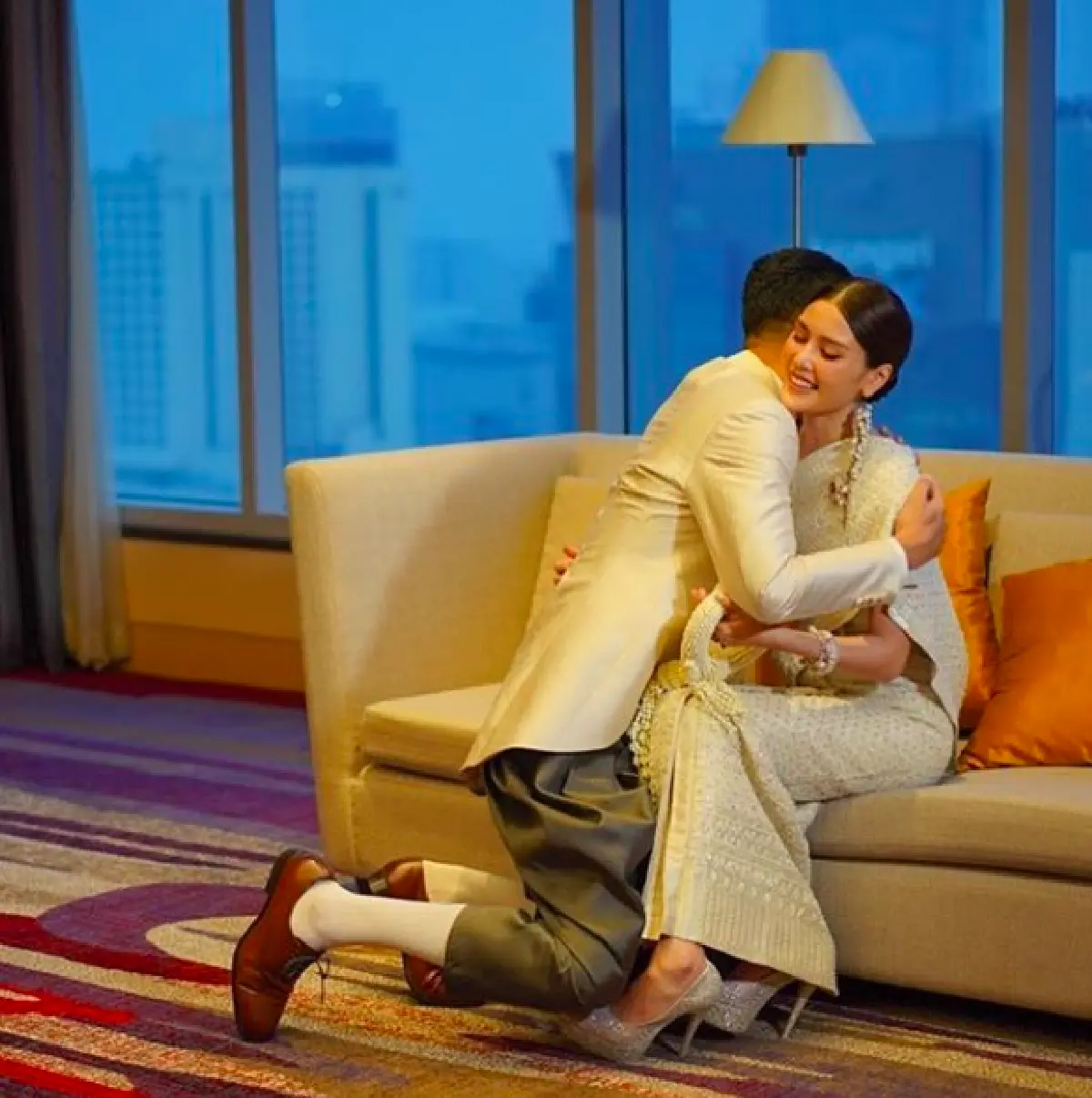 "เป้ วงมายด์" จูงมือ "น้องกร" เข้าพิธีหมั้นสุดเรียบง่ายและอบอุ่น!