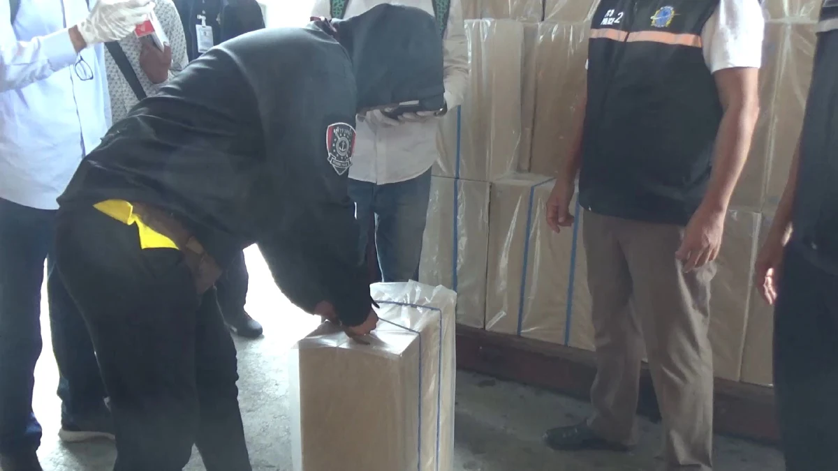 ยึดบุหรี่เถื่อน12ตู้คอนเทนเนอร์มูลค่า500ล้านกลางทะเลสงขลา