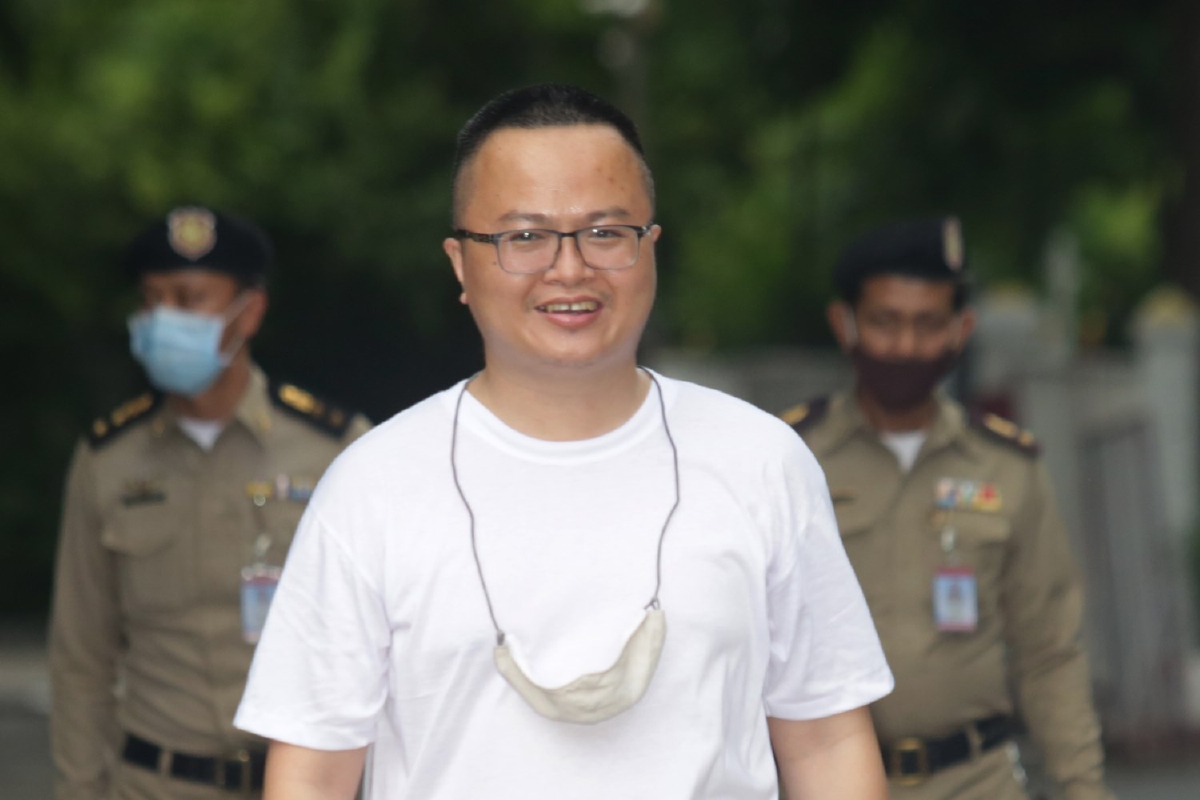 "อานนท์"เห็นด้วยทางออกของสังคมคือการประนีประนอม "อานนท์"เห็นด้วยทางออกของสังคมคือการประนีประนอม