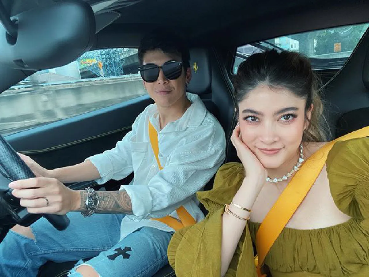 มีลูกก็สวีทได้! ป๊อก-มาร์กี้ เดินจับมือโชว์หวานริมหาดพาลูกๆเที่ยวทะเล