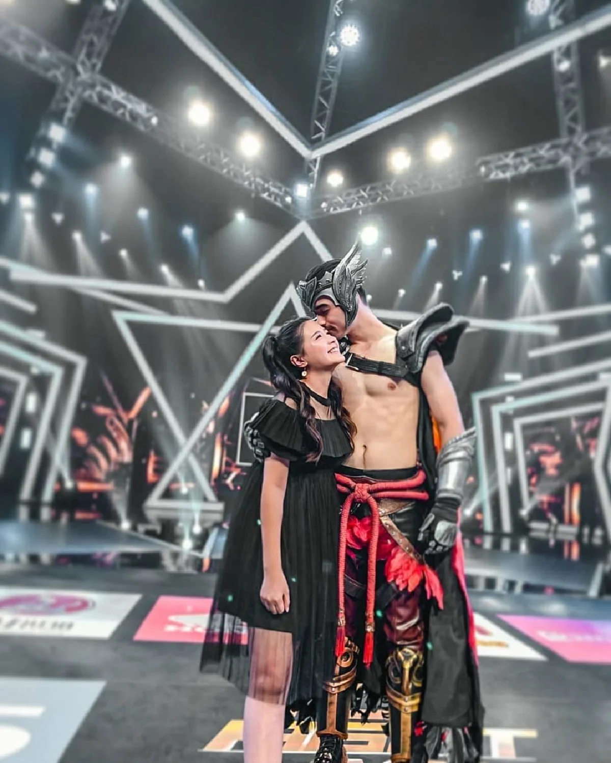 โฟกัส ผูกโบว์ขาวร่วมเชียร์ศึกชิงน้อยหน่า เจอดราม่าพิธีกรเมิน-กล้องไม่จับ