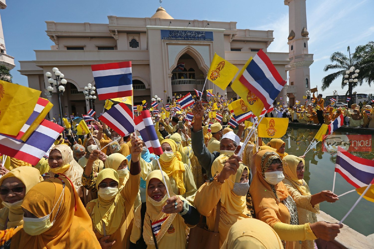 ภาพชุดชาวมุสลิมร่วมงาน "พลังมุสลิม ปกป้องสถาบันชาติ ศาสน์ กษัตริย์" ภาพชุดชาวมุสลิมร่วมงาน "พลังมุสลิม ปกป้องสถาบันชาติ ศาสน์ กษัตริย์"