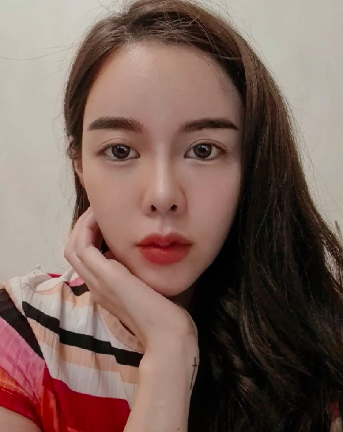 "ไอซ์ ปรีชญา" ทำแฟนคลับห่วงหนัก หลังโพสต์ภาพนอนรพ. ไส้ติ่งเกือบแตก