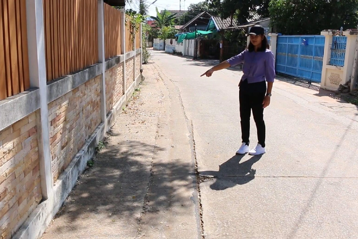 เปิดคลิปชายจอดรถฉี่แล้วขับรถชนหนี สาวผู้เสียหายวอนรับผิดชอบ